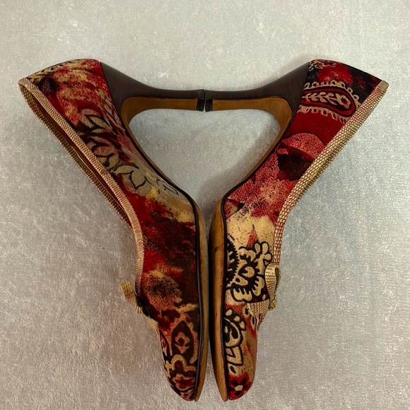 Circa Joan & David Pumps - Picture 3 of 6